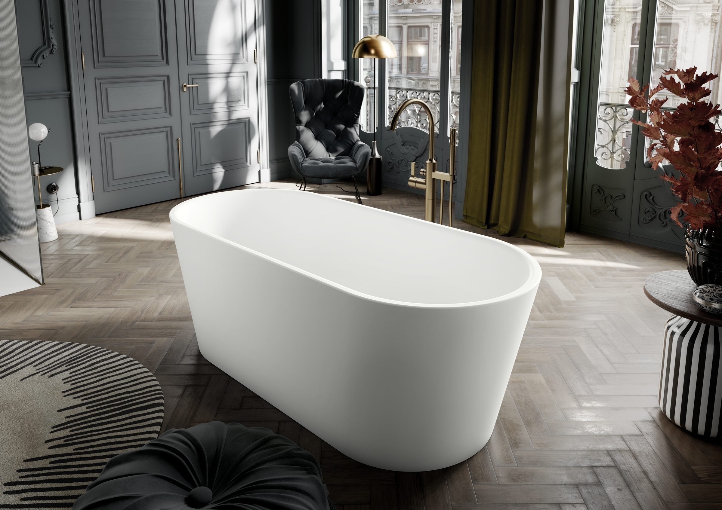 Modernisiertes Bad mit freistehender Wanne und reduzierten Linien